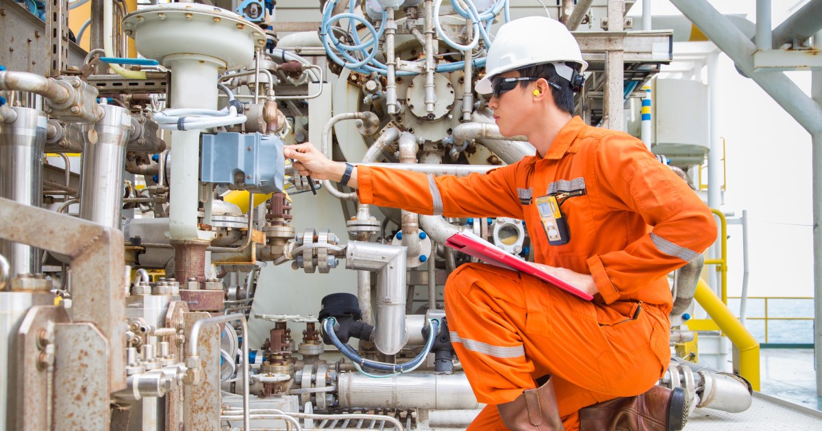 shutterstock_653910103 valves industrial process solutions training